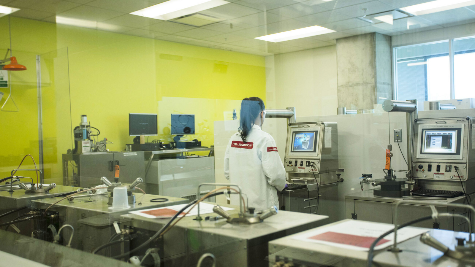 Halliburton lab employee working.